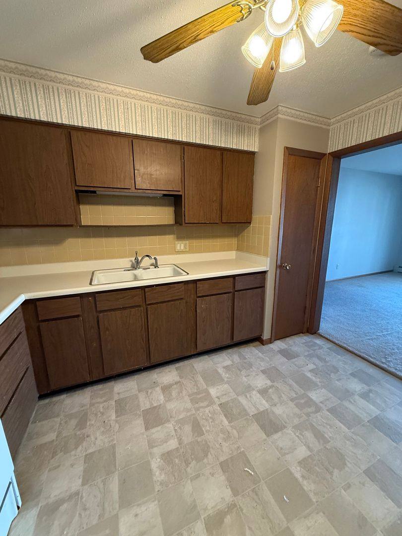 Apartment for rent at 806 Jefferson St, Pella, IA 50219