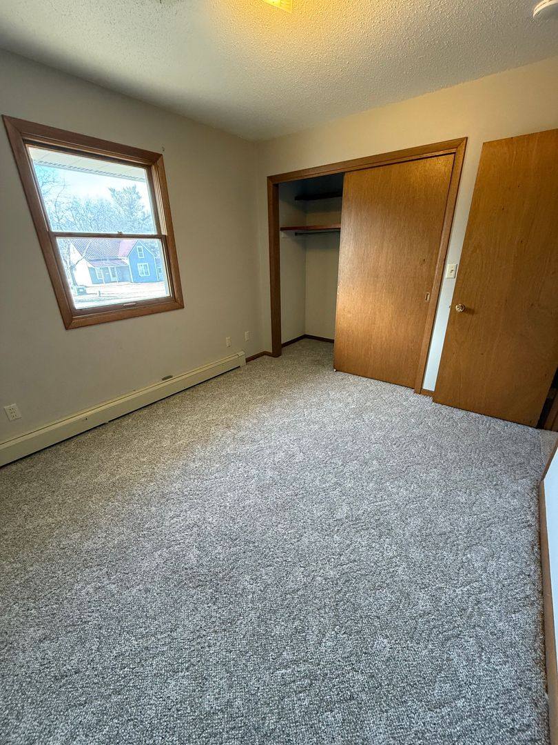 Apartment for rent at 806 Jefferson St, Pella, IA 50219
