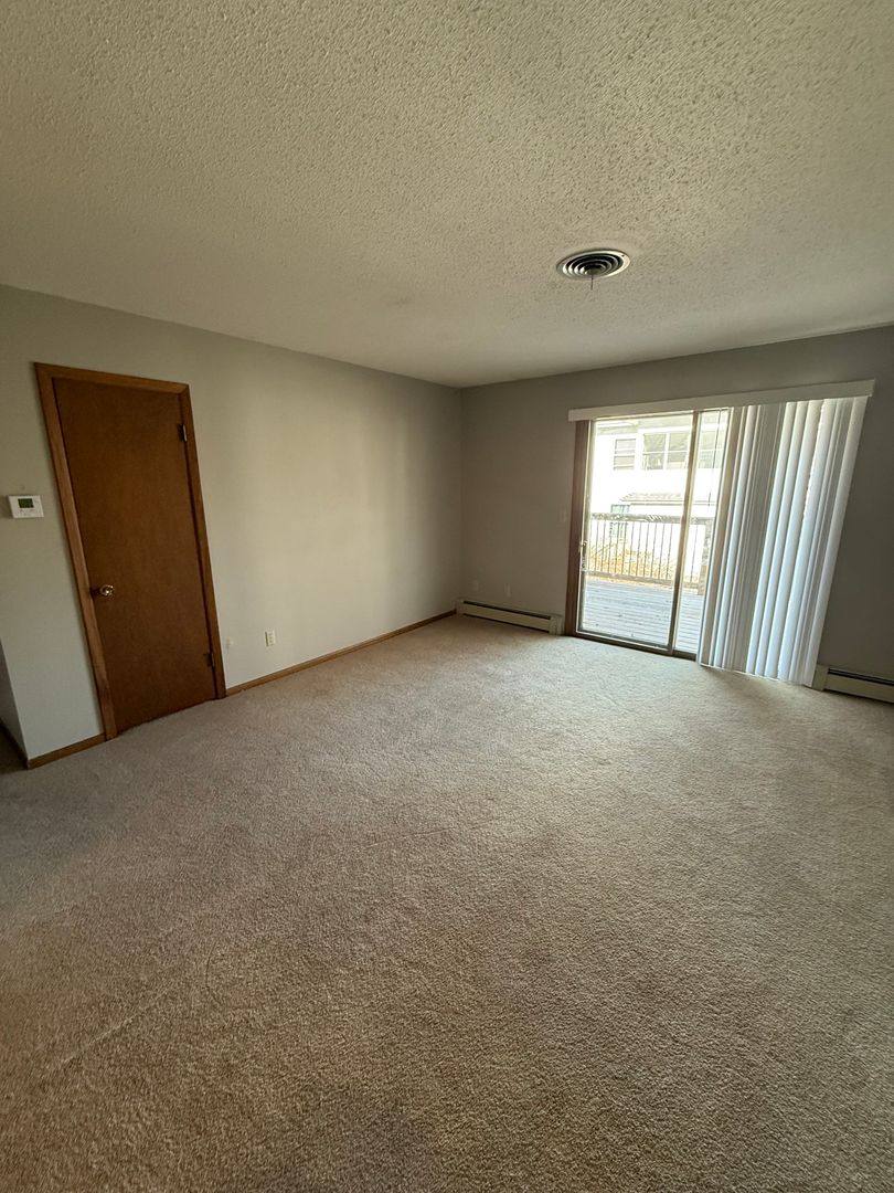 Apartment for rent at 806 Jefferson St, Pella, IA 50219