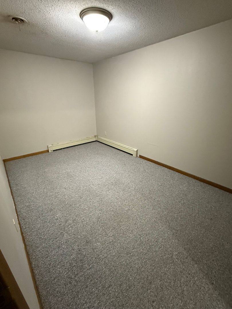 Apartment for rent at 806 Jefferson St, Pella, IA 50219