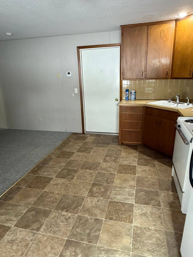 Apartment for rent at 806 Jefferson St, Pella, IA 50219