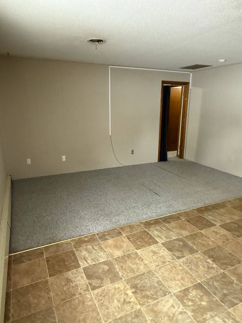 Apartment for rent at 806 Jefferson St, Pella, IA 50219
