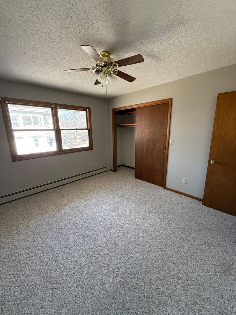 Apartment for rent at 806 Jefferson St, Pella, IA 50219