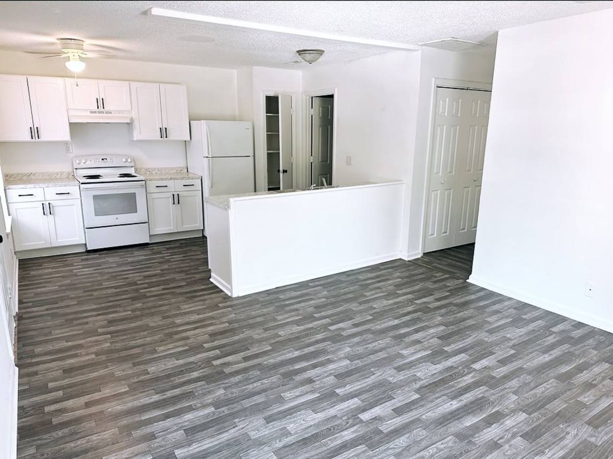 Apartment for rent at 5648 Dobson St, Charleston, SC 29406