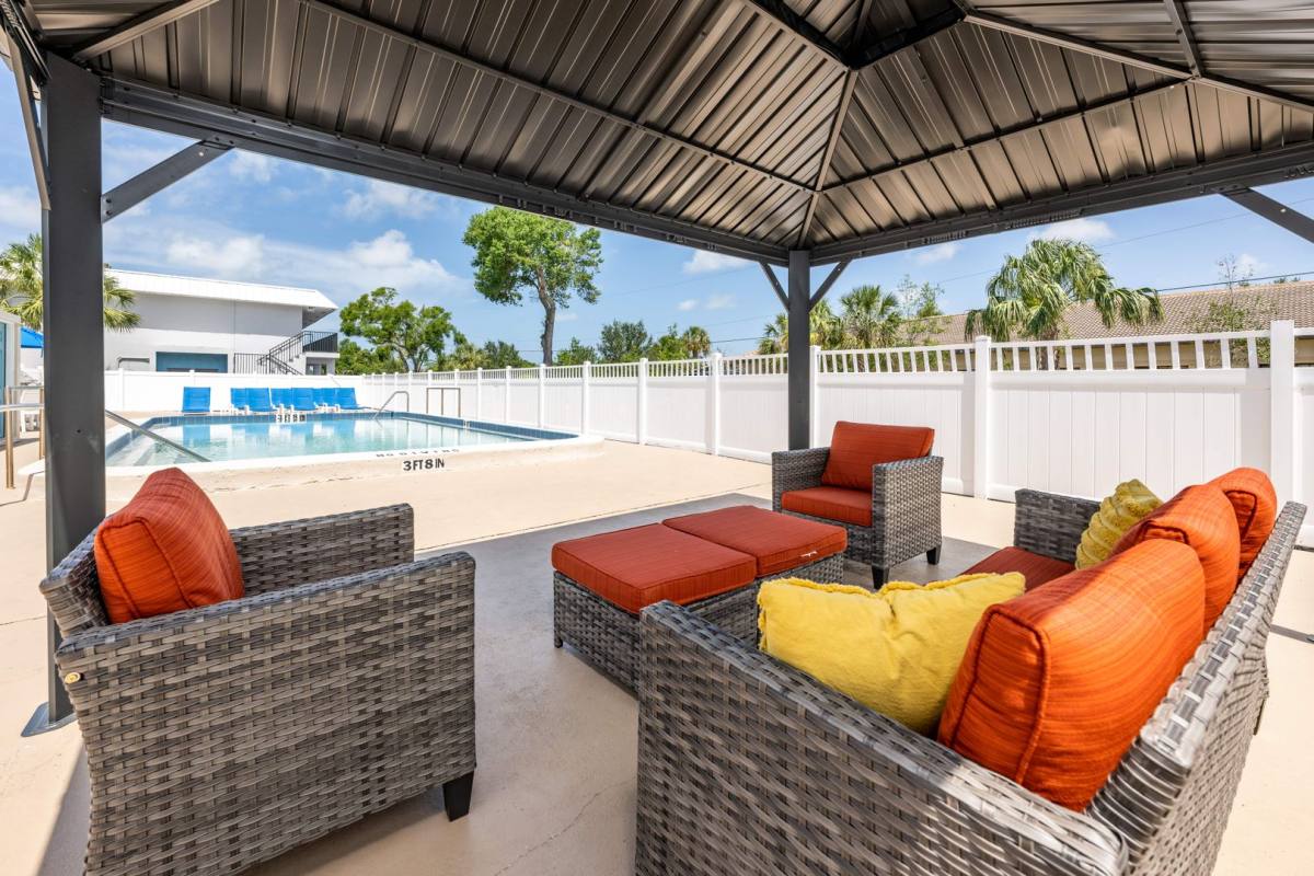 Apartment for rent at 1860-1872 Phillippi Shores Dr, Sarasota, FL 34231