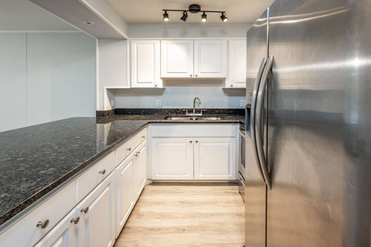 Apartment for rent at 1860-1872 Phillippi Shores Dr, Sarasota, FL 34231
