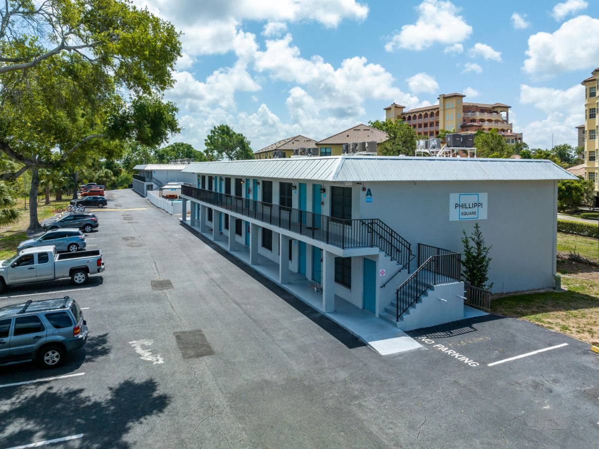 Apartment for rent at 1860-1872 Phillippi Shores Dr, Sarasota, FL 34231