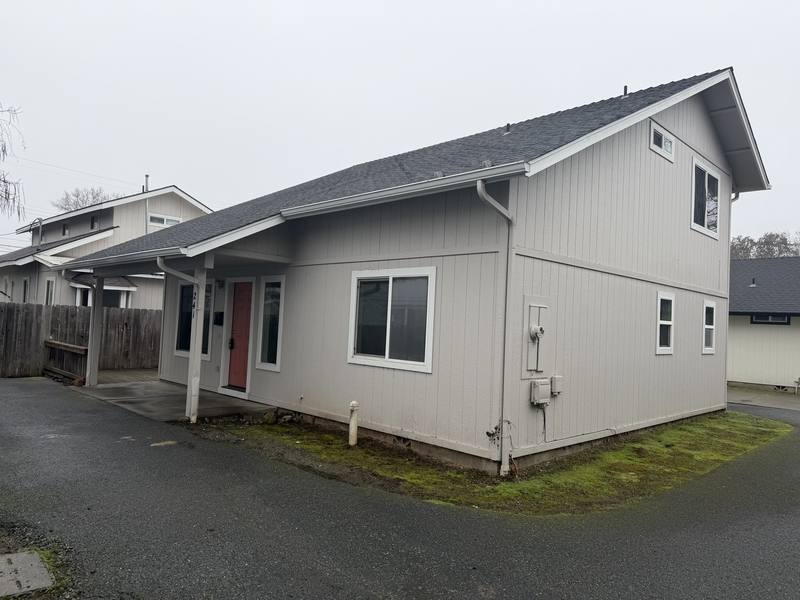House for rent at 241 NE School St, Grants Pass, OR 97526