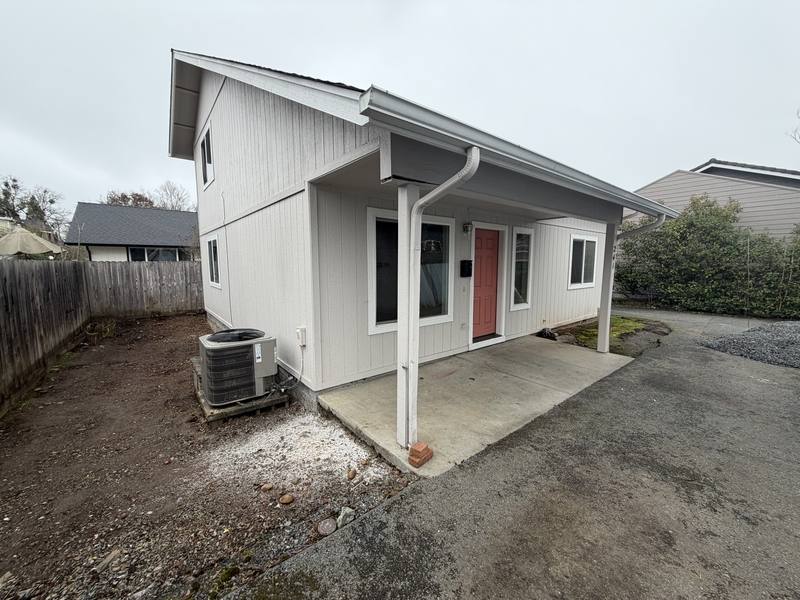 House for rent at 241 NE School St, Grants Pass, OR 97526