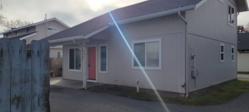 House for rent at 241 NE School St, Grants Pass, OR 97526