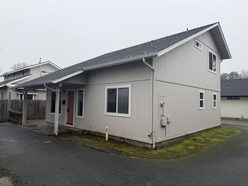 House for rent at 241 NE School St, Grants Pass, OR 97526