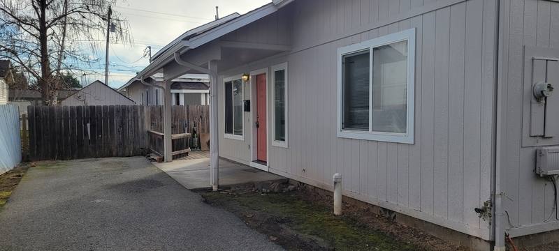 House for rent at 241 NE School St, Grants Pass, OR 97526