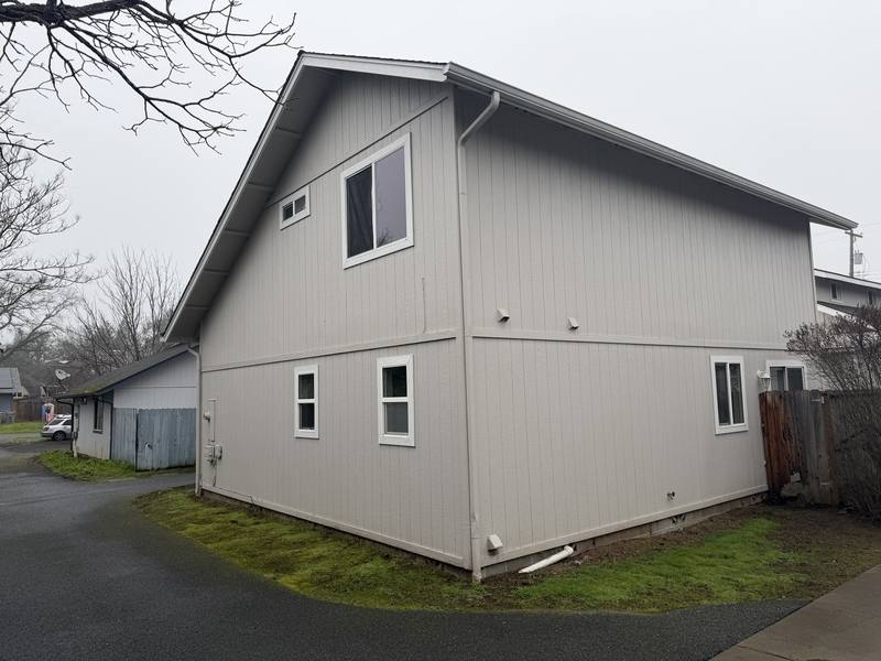 House for rent at 241 NE School St, Grants Pass, OR 97526