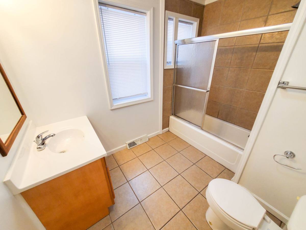 Apartment for rent at 818 Sassafras St, Erie, PA 16501
