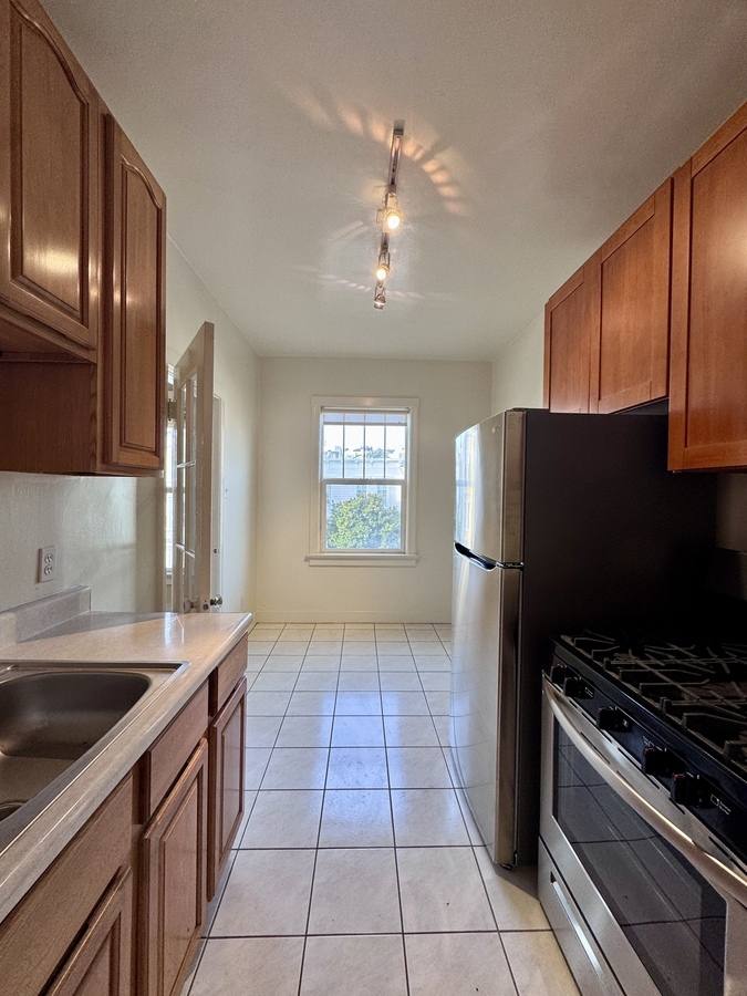 Apartment for rent at 2841 Sacramento #204, San Francisco, CA 94115