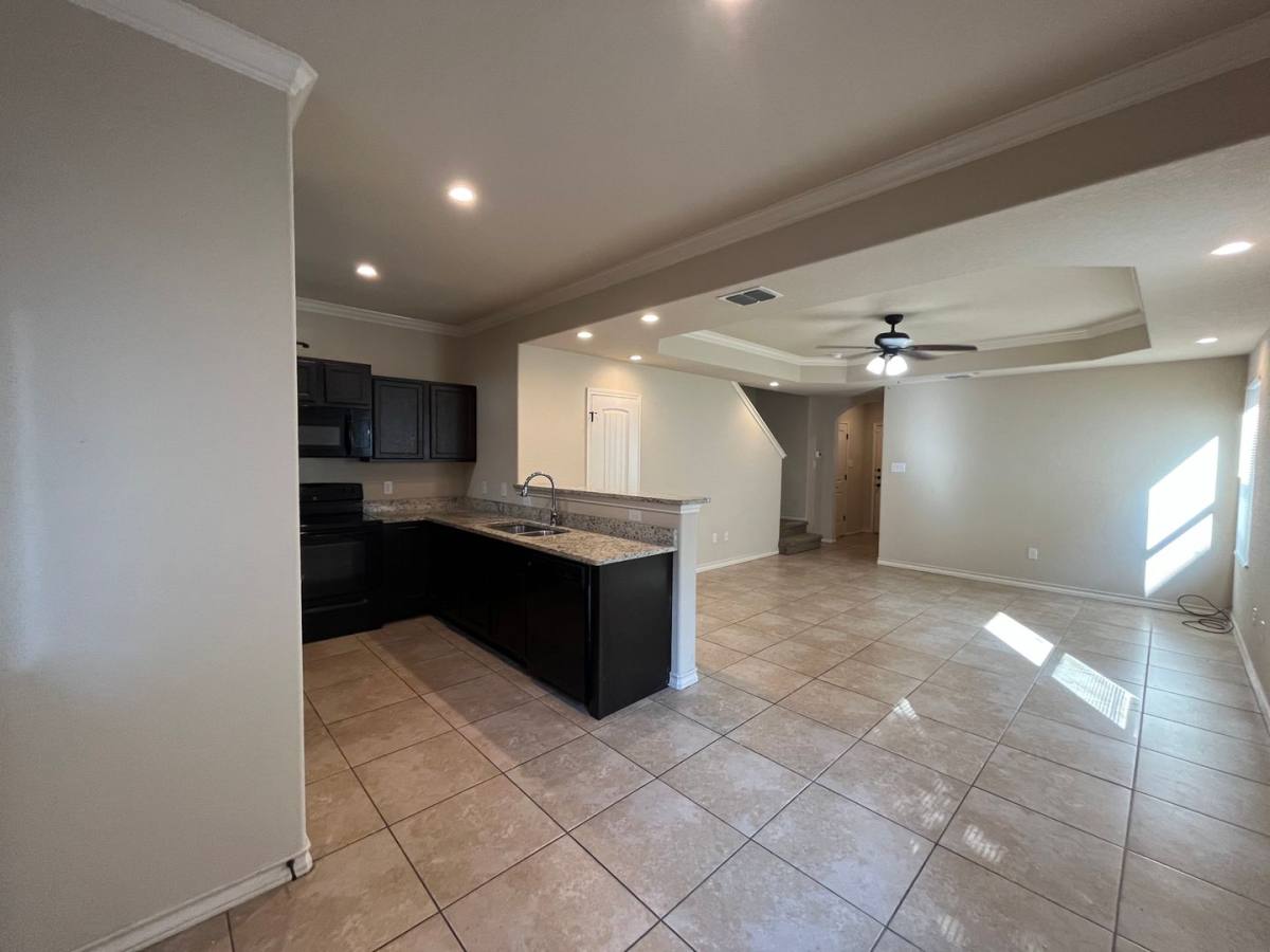 Townhouse for rent at 7034 Lakeview Dr, San Antonio, TX 78244