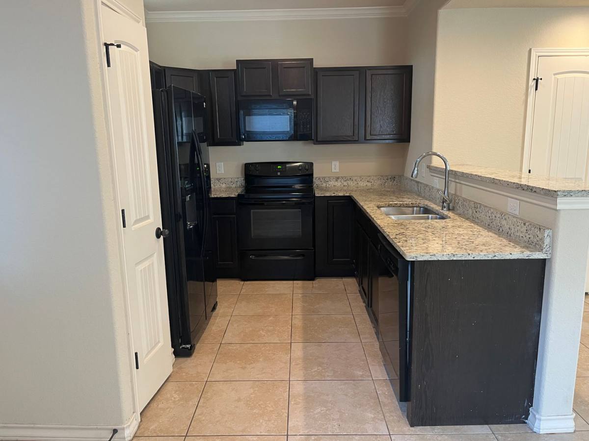 Townhouse for rent at 7034 Lakeview Dr, San Antonio, TX 78244