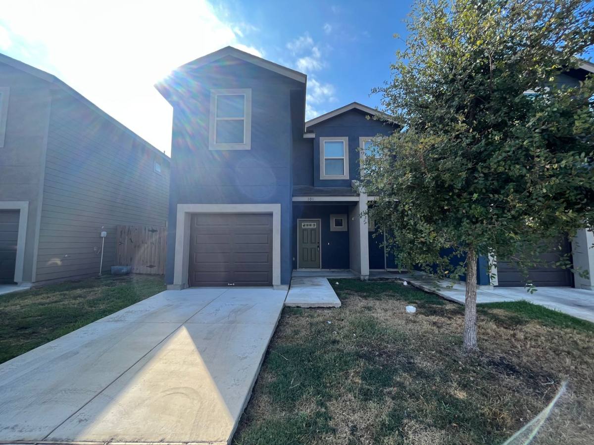 Townhouse for rent at 7034 Lakeview Dr, San Antonio, TX 78244