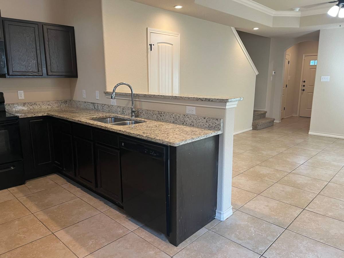 Townhouse for rent at 7034 Lakeview Dr, San Antonio, TX 78244