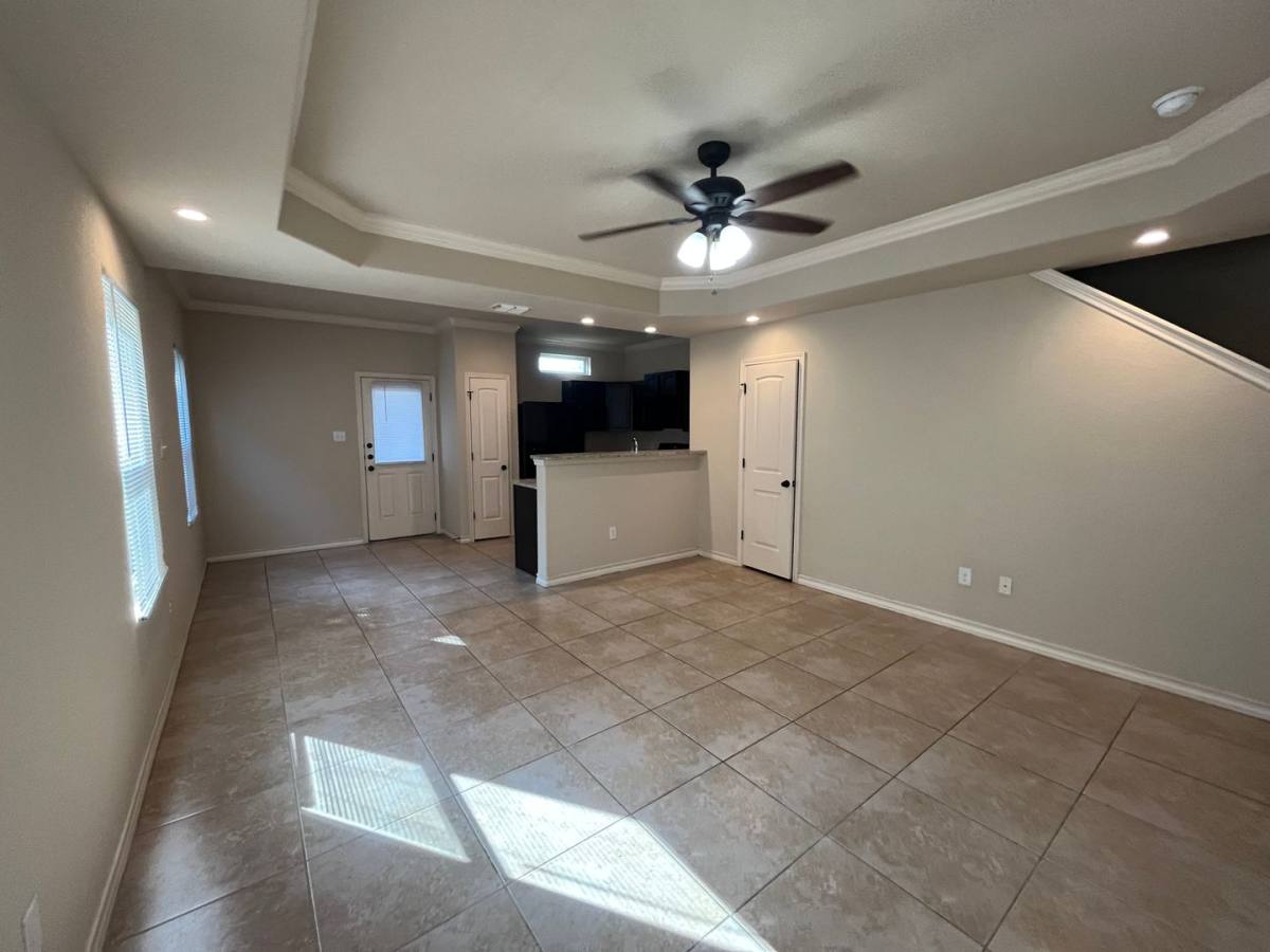 Townhouse for rent at 7034 Lakeview Dr, San Antonio, TX 78244