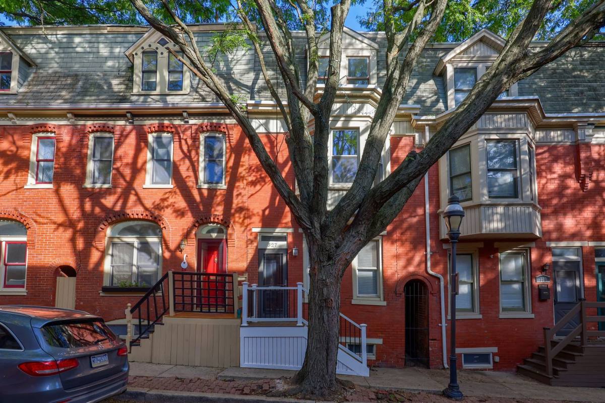 Townhouse for rent at 327 E Locust St, York, PA 17403