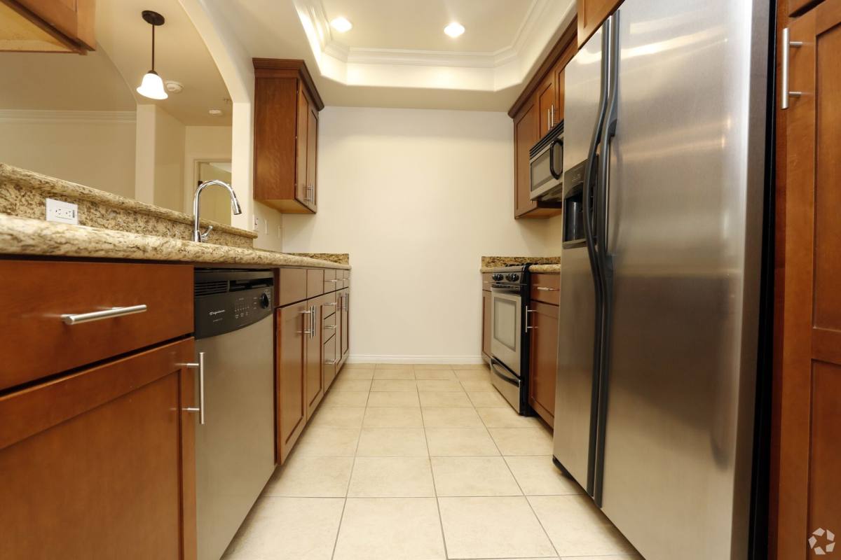 Apartment for rent at 10620 Whipple St, North Hollywood, CA 91602