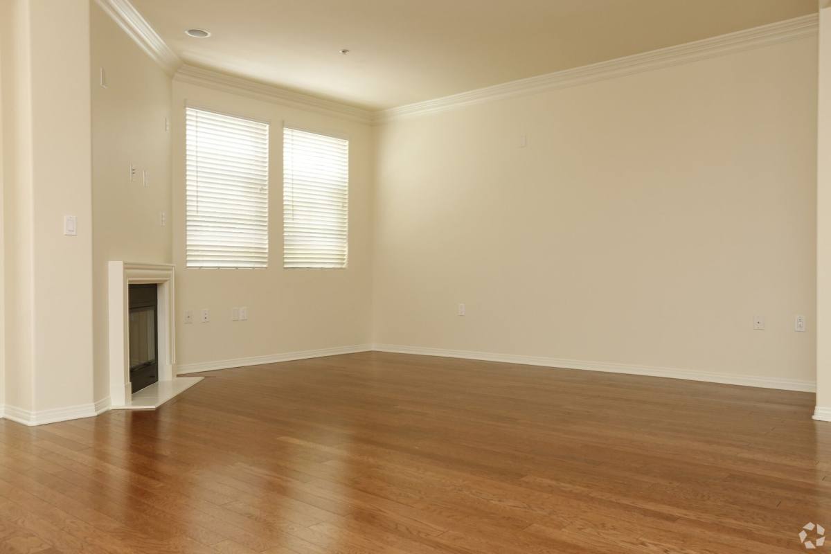 Apartment for rent at 10620 Whipple St, North Hollywood, CA 91602