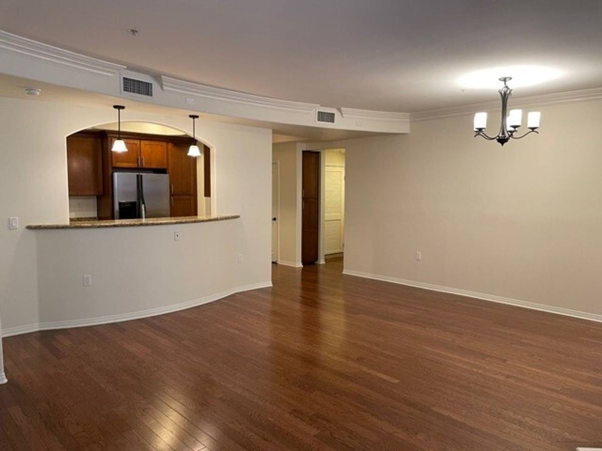 Apartment for rent at 10620 Whipple St, North Hollywood, CA 91602