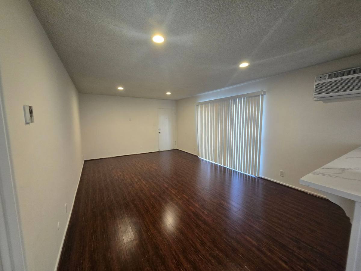 Apartment for rent at 1344 Glenwood Rd, Glendale, CA 91201