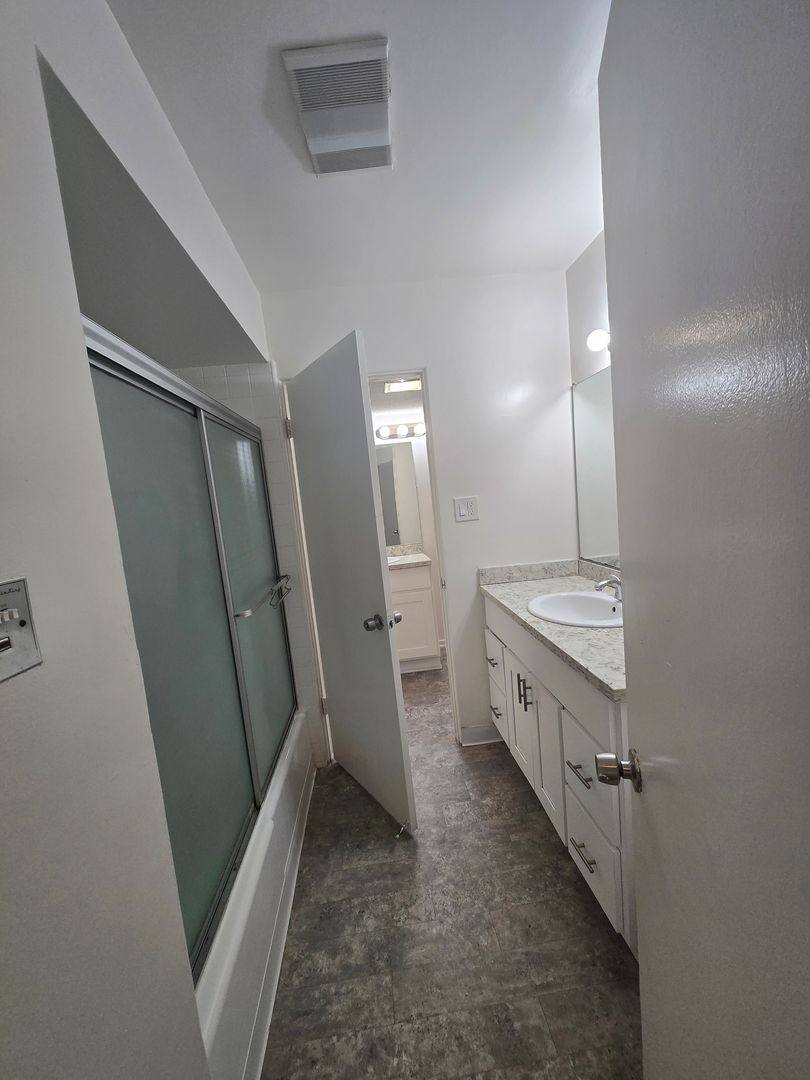 Apartment for rent at 1344 Glenwood Rd, Glendale, CA 91201