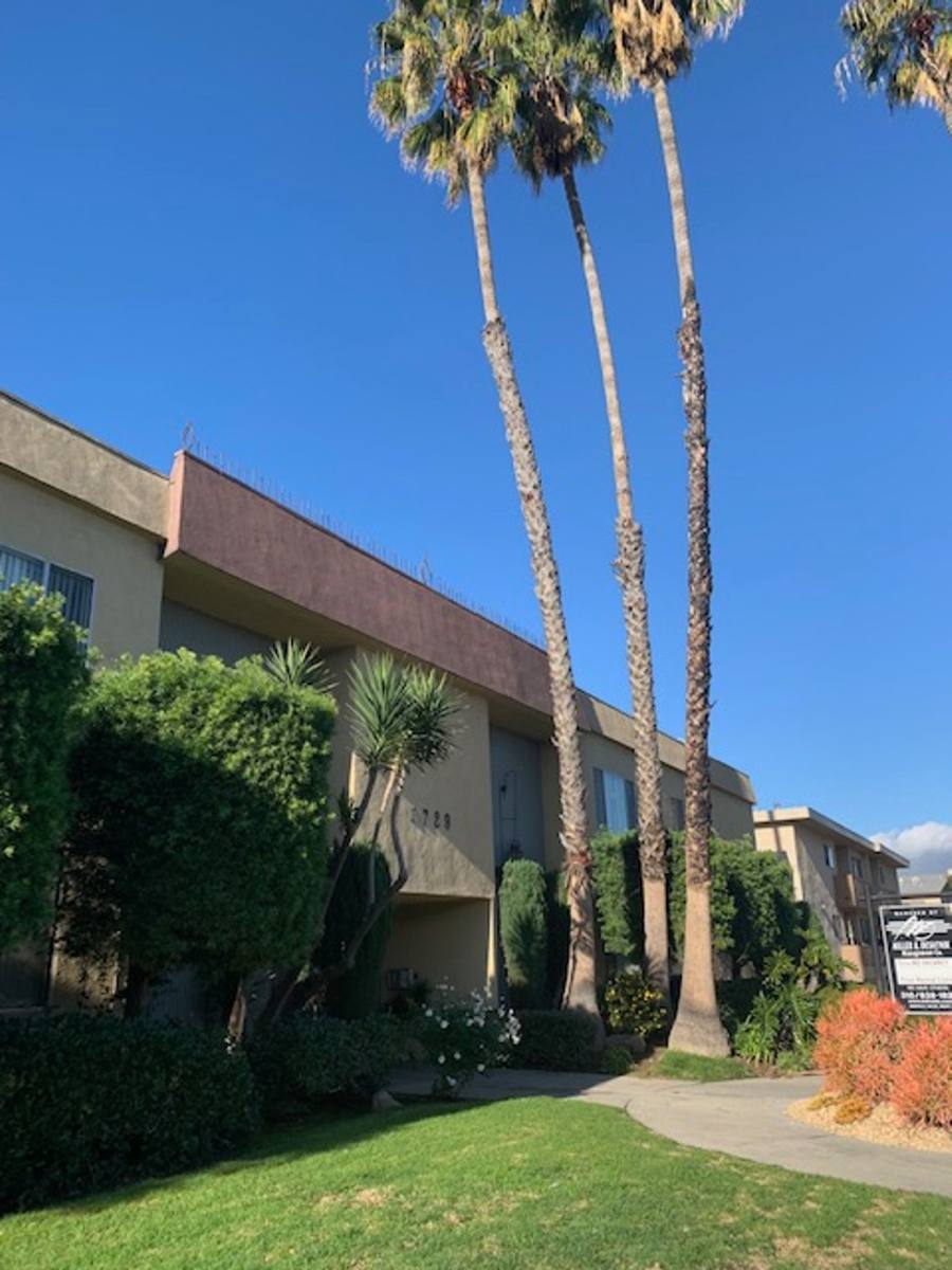 Apartment for rent at 3729 Westwood Blvd, Los Angeles, CA 90034