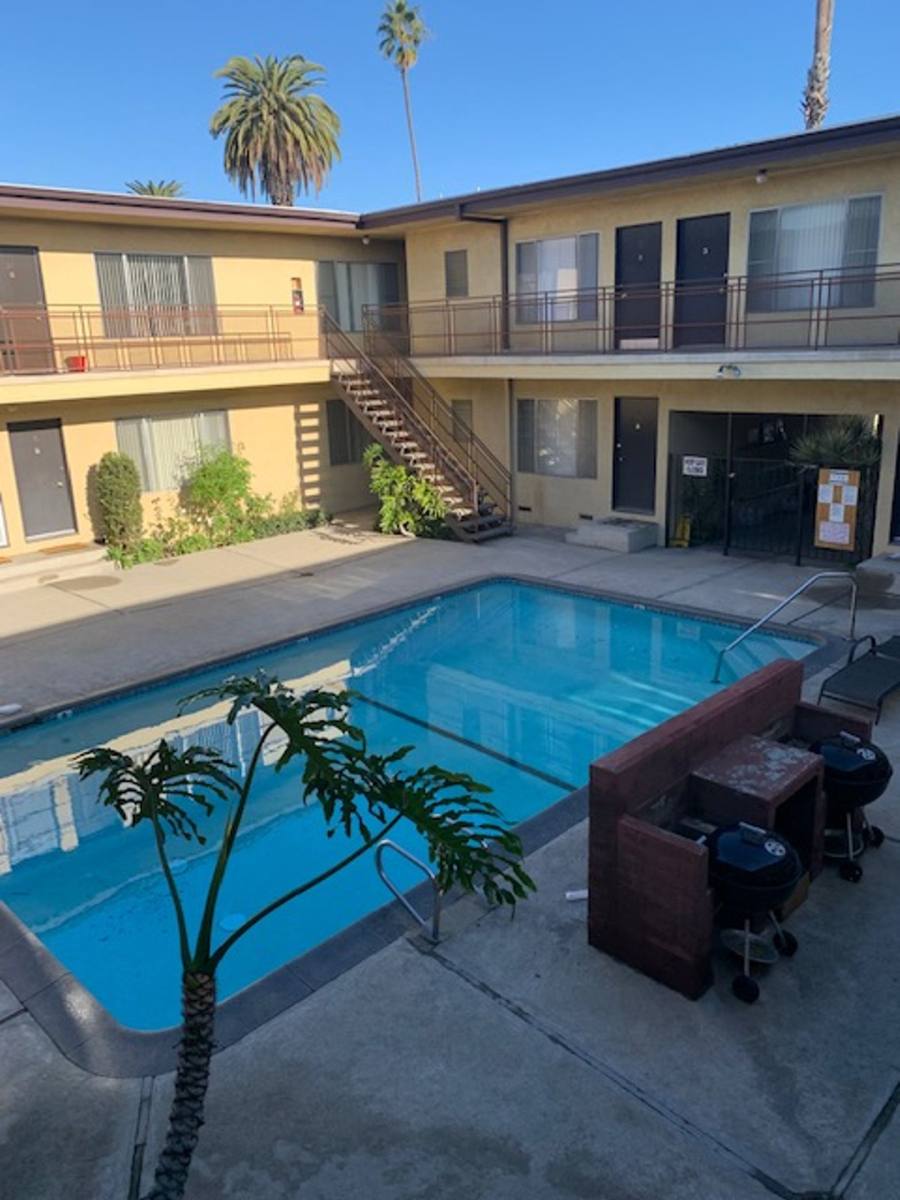 Apartment for rent at 3729 Westwood Blvd, Los Angeles, CA 90034