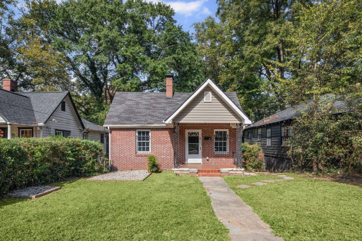 House for rent at 1005 Westmoor Dr NW, Atlanta, GA 30314