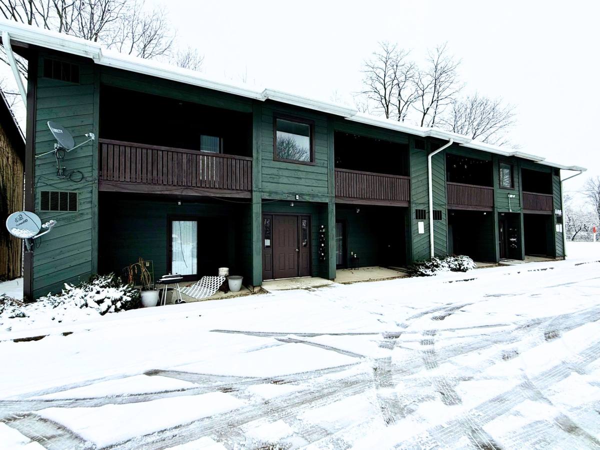 Apartment for rent at 1408 W White River Blvd, Muncie, IN 47303