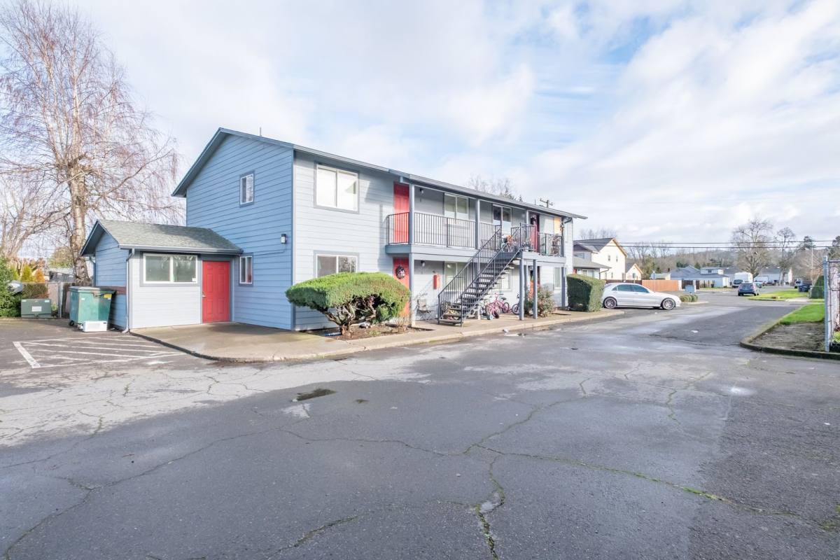 Apartment for rent at 800 S 4th St, Independence, OR 97351