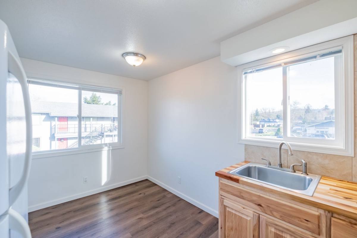 Apartment for rent at 800 S 4th St, Independence, OR 97351