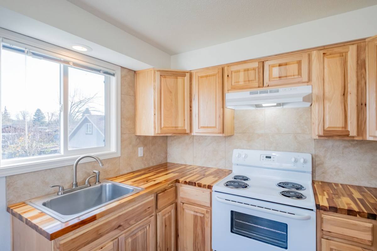 Apartment for rent at 800 S 4th St, Independence, OR 97351