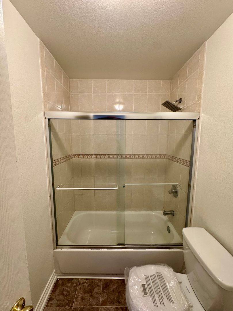Townhouse for rent at 10524 S Avalon Blvd, Los Angeles, CA 90003