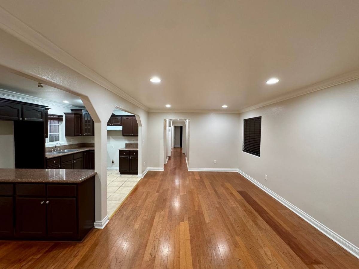 Townhouse for rent at 10524 S Avalon Blvd, Los Angeles, CA 90003