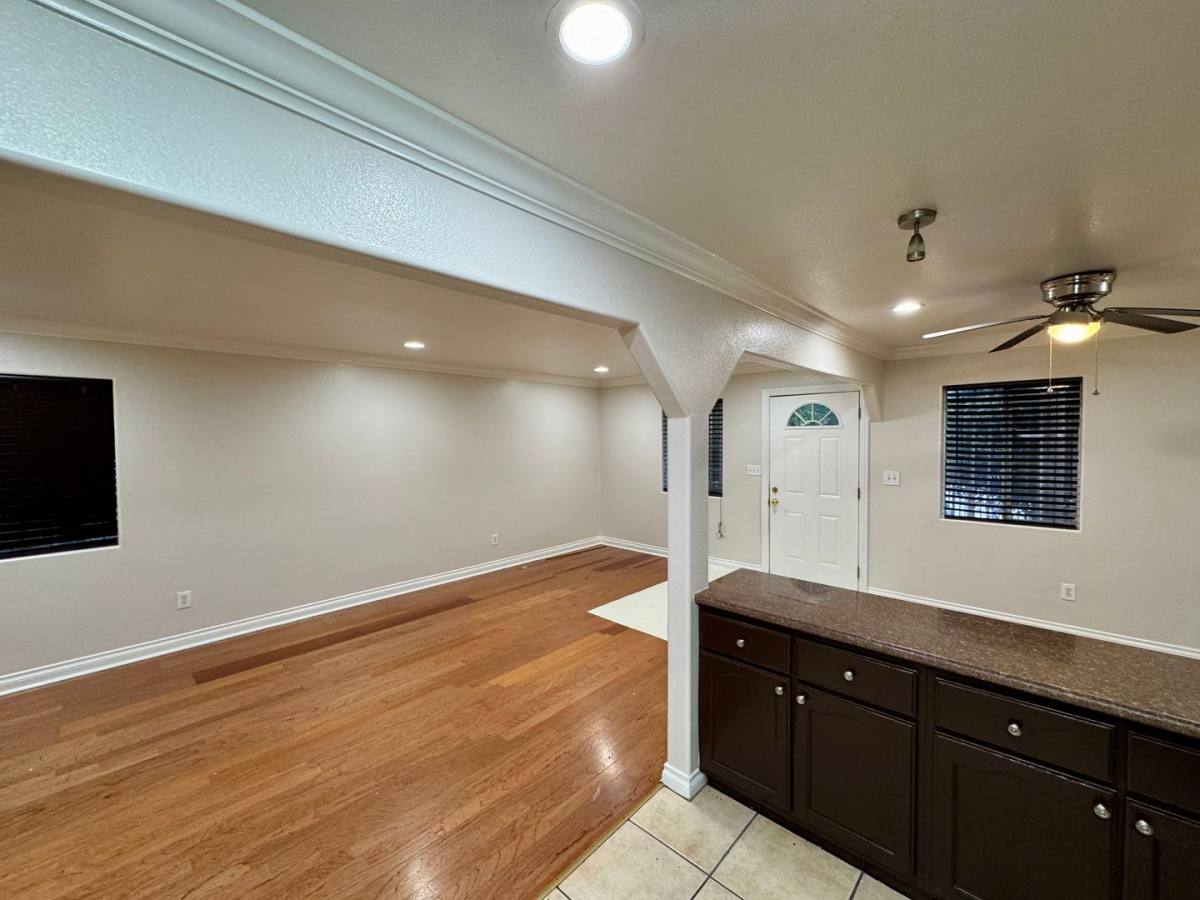 Townhouse for rent at 10524 S Avalon Blvd, Los Angeles, CA 90003