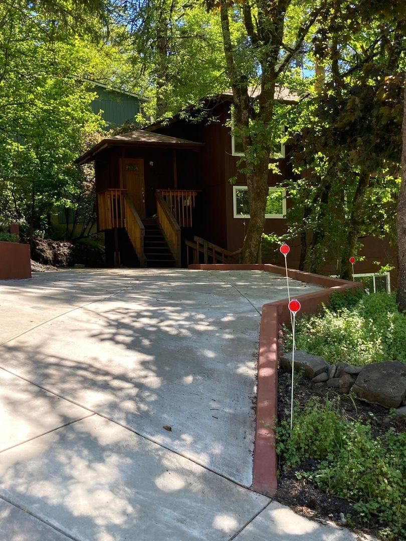 Apartment for rent at 5020 & Saratoga, Eugene, OR 97405