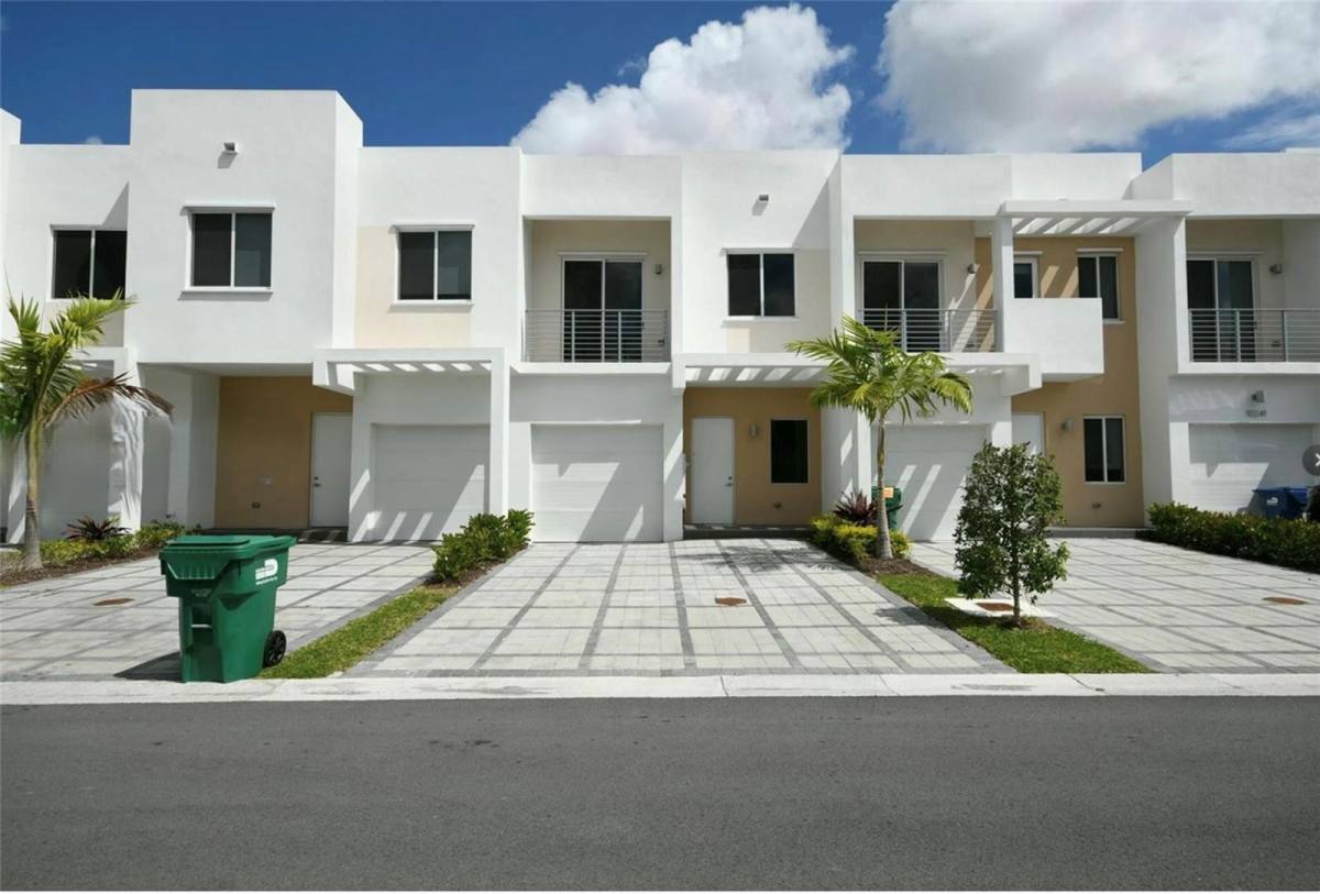 House for rent at 10259 NW 72nd Terrace, Miami, FL 33178