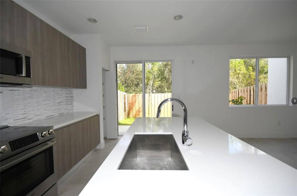 House for rent at 10259 NW 72nd Terrace, Miami, FL 33178