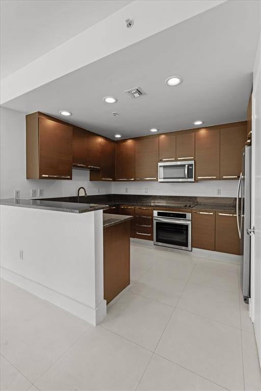 Apartment for rent at 3030 NE 188th St, Miami, FL 33180