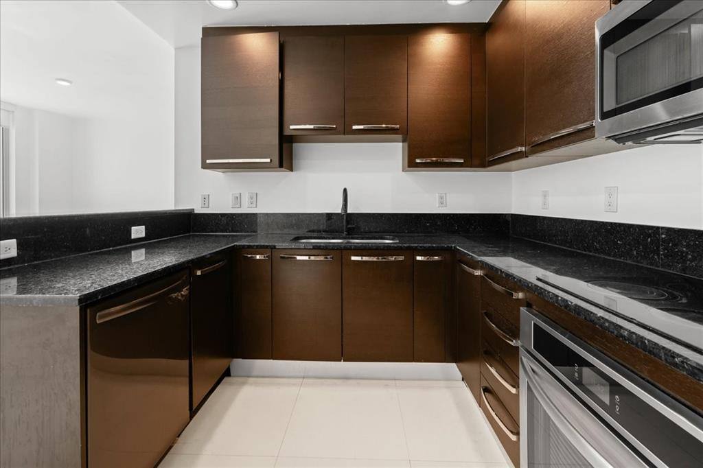 Apartment for rent at 3030 NE 188th St, Miami, FL 33180