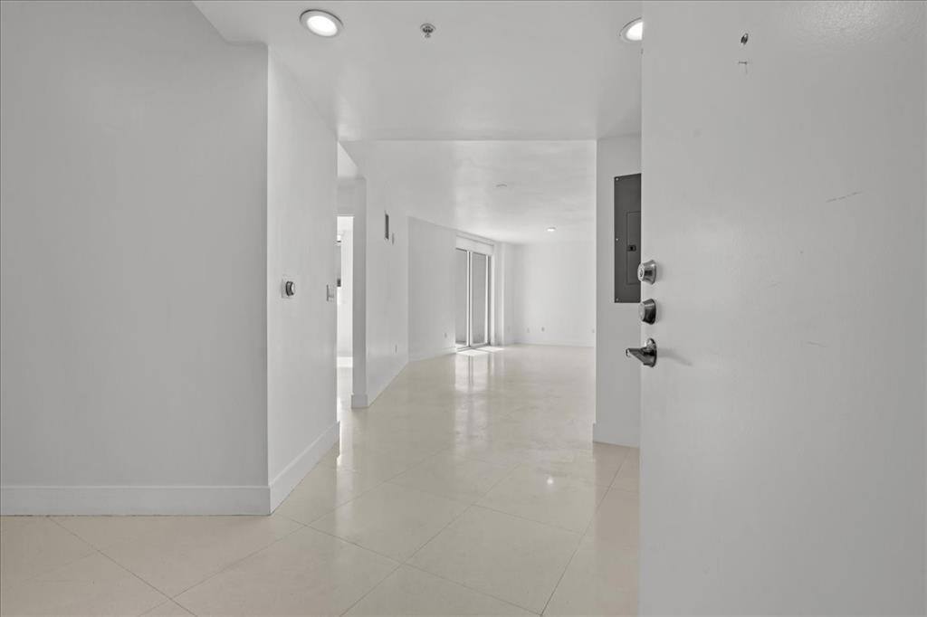Apartment for rent at 3030 NE 188th St, Miami, FL 33180