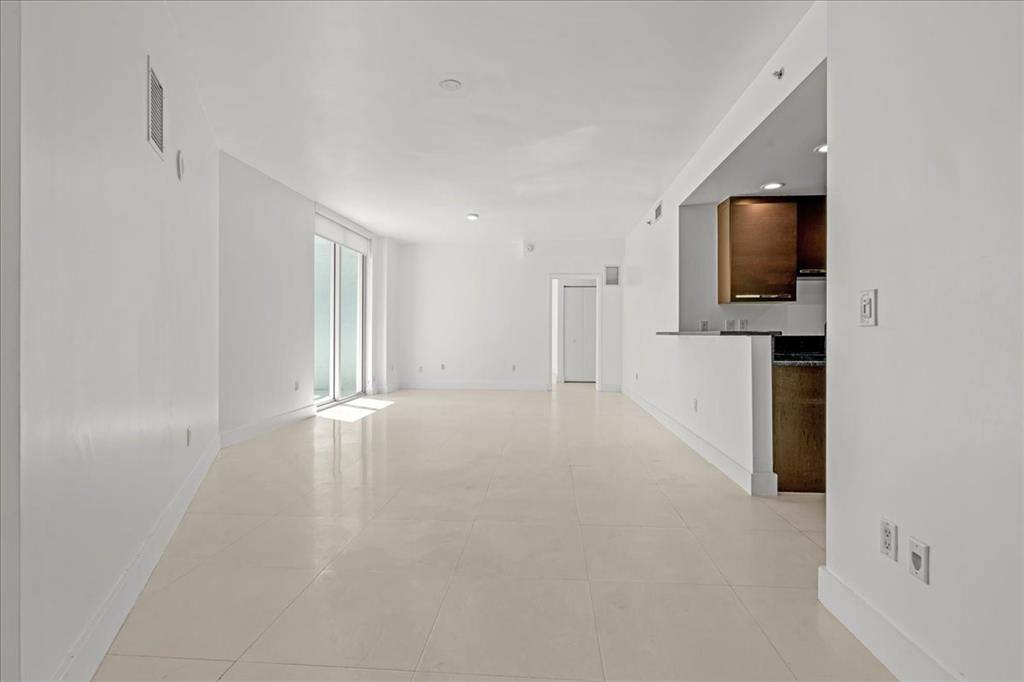 Apartment for rent at 3030 NE 188th St, Miami, FL 33180