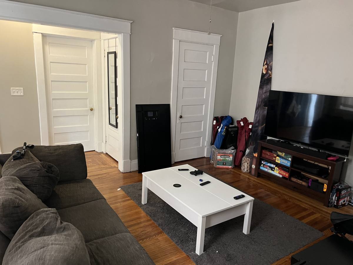 Apartment for rent at 265 W McMillan St #1, Cincinnati, OH 45219