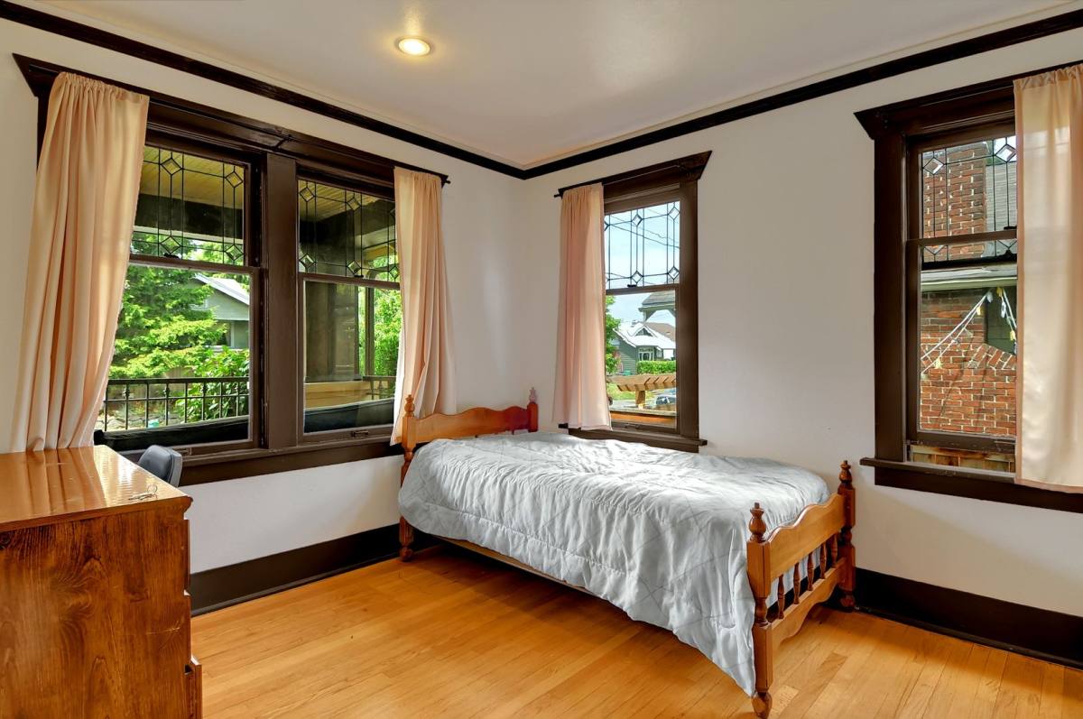 Apartment for rent at 5632 11th Ave NE, Seattle, WA 98105