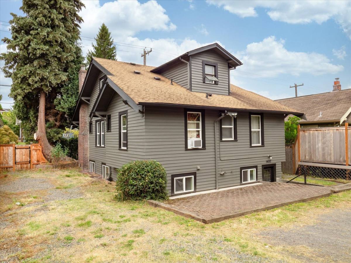 Apartment for rent at 5632 11th Ave NE, Seattle, WA 98105